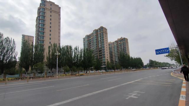盘锦向海大道与商贸北街交叉路口，盘锦市向海大道