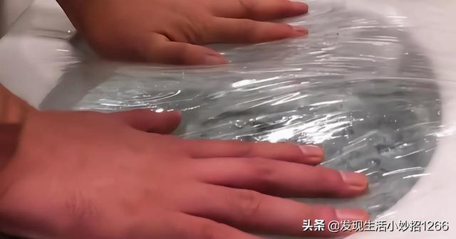 手机进水了怎么处理，分享20个生活小妙招（手机进水的紧急处理方法）