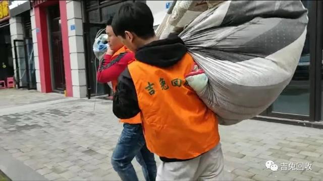 废品回收行业怎样入门，旧衣服回收行业怎样入门