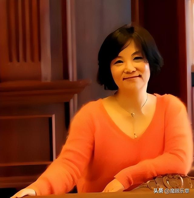 东方卫视主持人翻车事件详情，东方卫视被曝直播事故