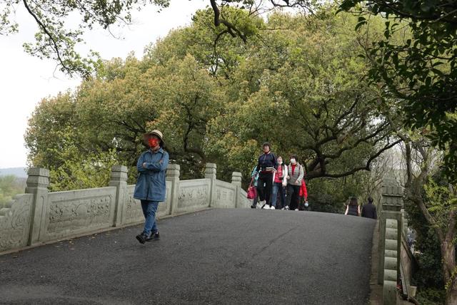 杭州西湖之白堤，“白堤”名出白居易