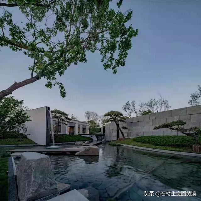 砂岩是什么岩石，泥岩和砂岩页岩的主要区别（哪些岩石中有宝石？—化石）