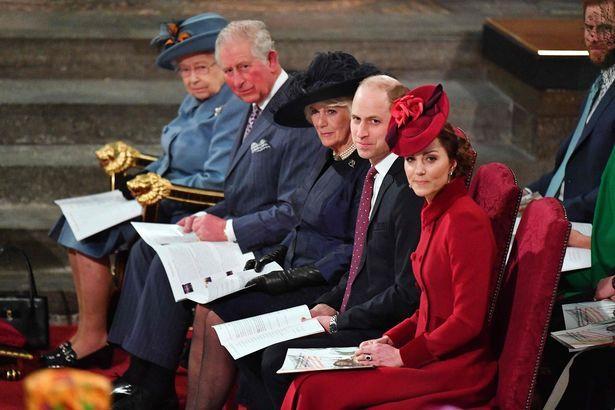 英国现任国王是谁，英国新任国王查尔斯简介（“70年太子”终于加冕成英国国王）