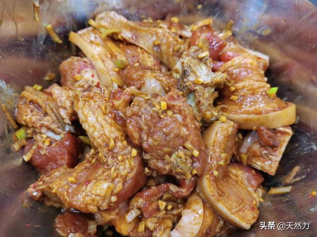 米粉蒸肉这样做鲜香美味入口即化，粉蒸肉简单好吃的家常做法