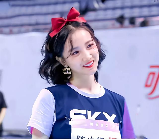 没有刘海的发型，不想要刘海的显脸小发型（四十岁的女人适合什么发型）