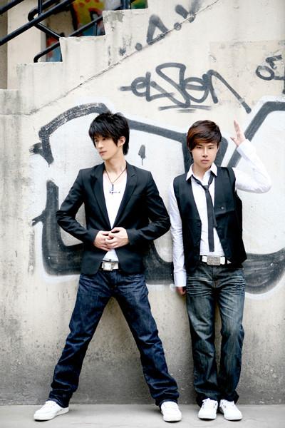 张杰扯衣服分几步，和张杰参加过同档选秀