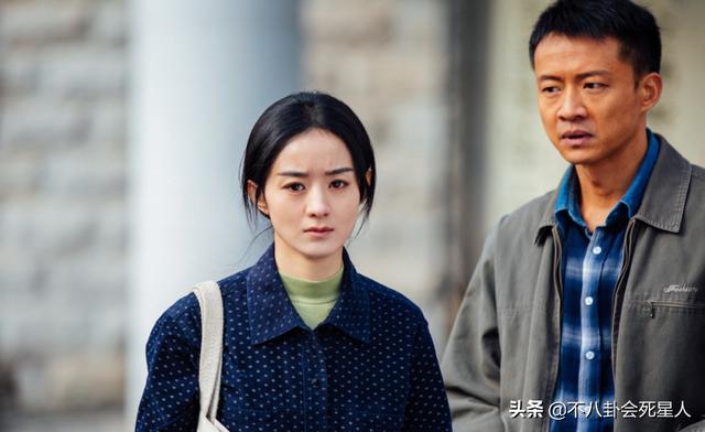 赵丽颖何炅拍照深情相拥超甜蜜，颖宝原来拥抱过这么多男神