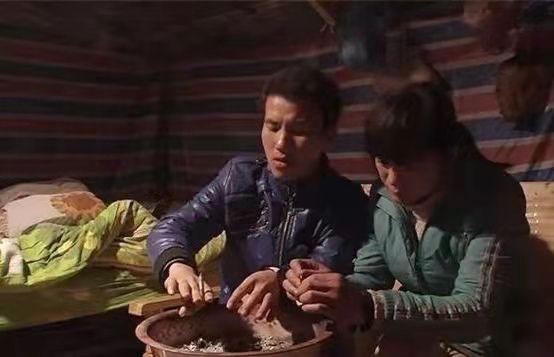 泰国变性真实事件，人妖李二毛为爱情变性