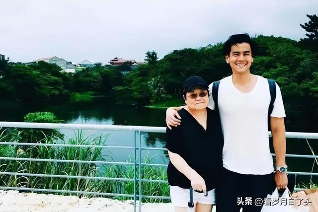 胡歌彭于晏现状，前女友薛佳凝在片场神情落寞