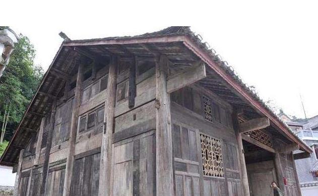 老农有座祖传金丝楠木屋，湖北一金丝楠木屋估值8亿