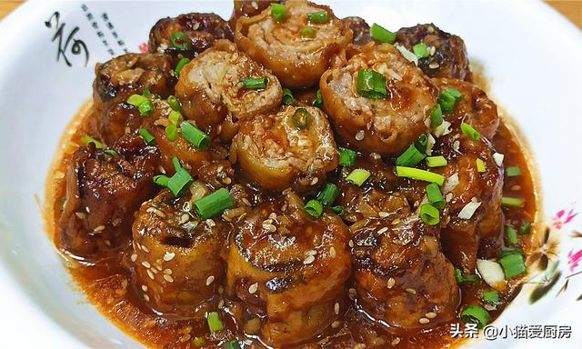 脆皮茄子卷的做法，裹上一层熬好的热汁