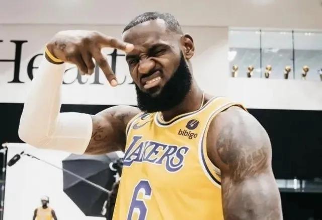 詹姆斯最新数据，今年詹姆斯得分榜排名（詹姆斯22-23常规赛总结）