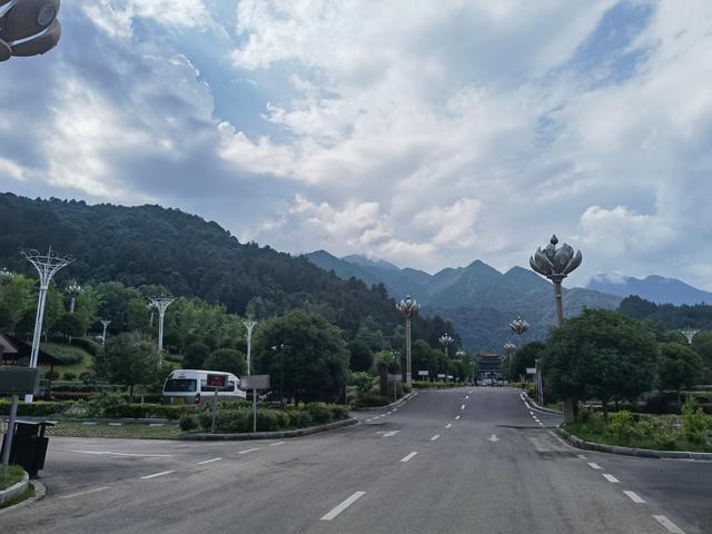 贵州铜仁梵净山，贵州铜仁梵净山风景区攻略（贵州省铜仁市梵净山风景区）