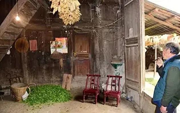 老农有座祖传金丝楠木屋，湖北一金丝楠木屋估值8亿