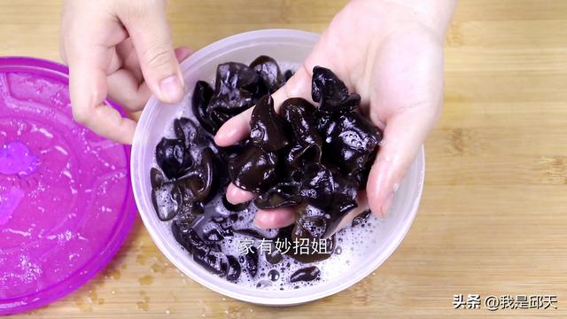 泡发木耳的正确泡法，教你泡发木耳的小技巧