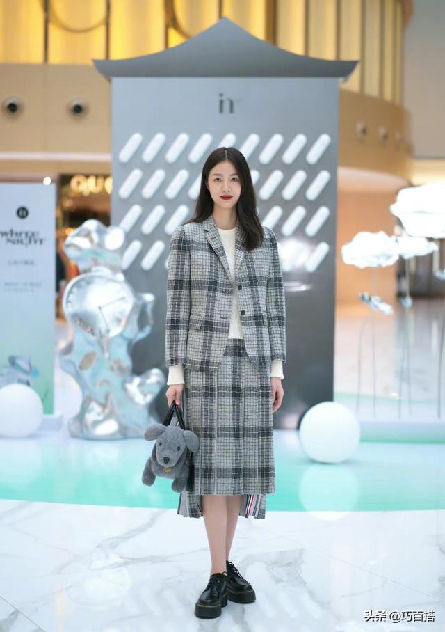 西装阔腿裤搭西装上衣，别再用西装搭西裤了