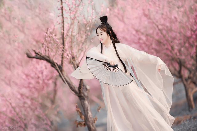 关于桃花的诗句绝美，六首桃花美女诗词