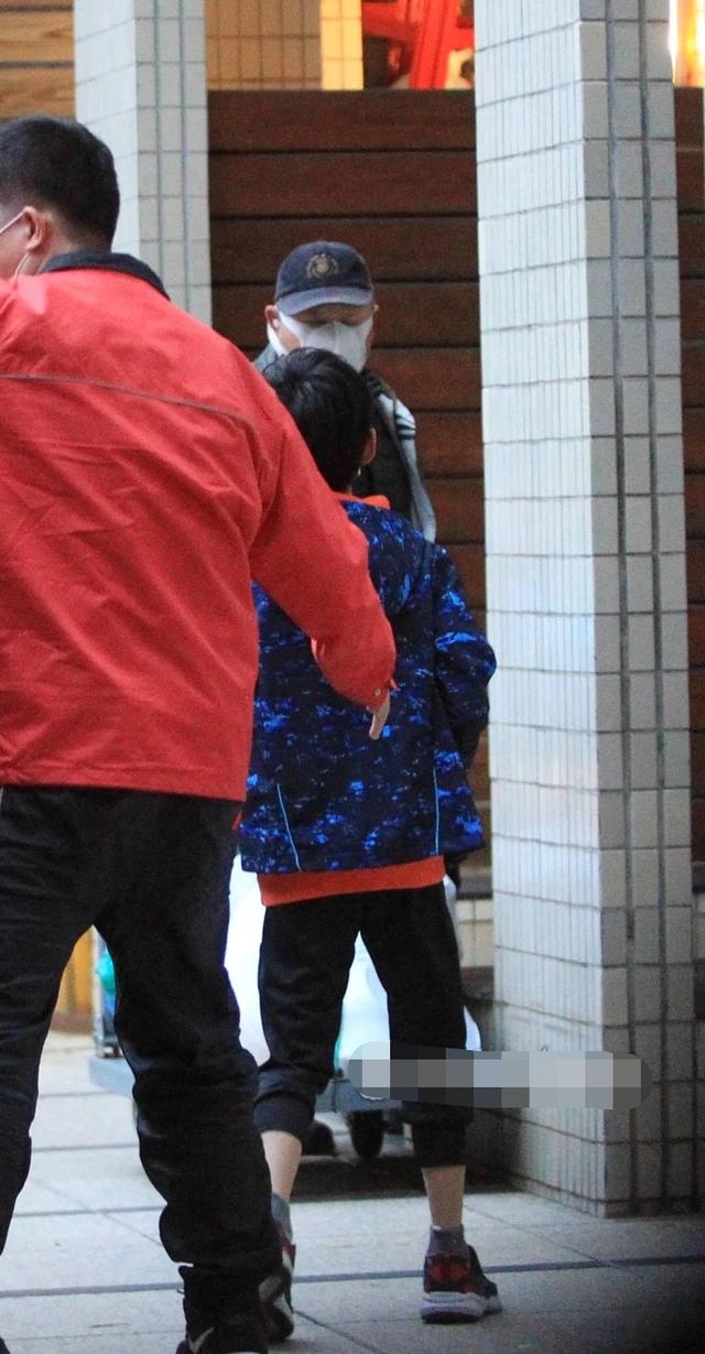 郭台铭一共有几个子女，郭台铭携全家祭祖