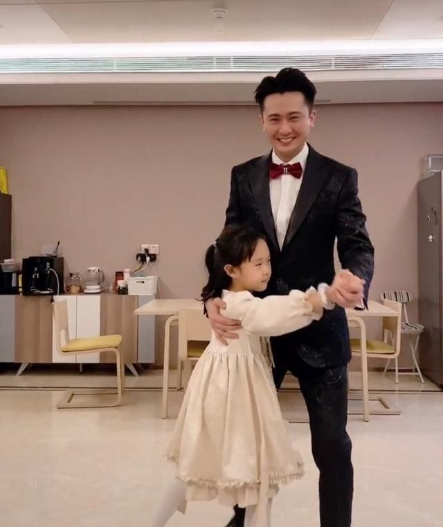 主持人杨帆媳妇个人资料，央视主持人杨帆