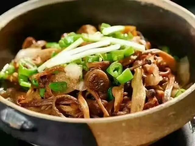 鹿茸菇怎么做好吃，鹿茸菇这样做好吃（我奶奶教我的鹿茸菇蒸猪肉的技巧）