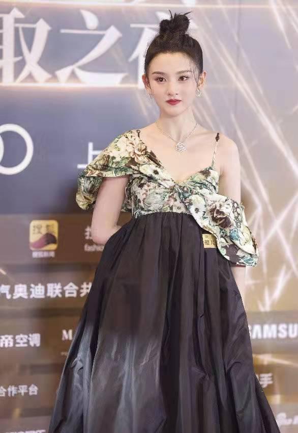 贾乃亮深夜发文挂微博，贾乃亮否认复合传闻