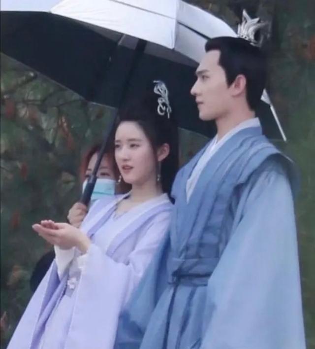 杨洋黄晓明同框，李荣浩出轨离婚