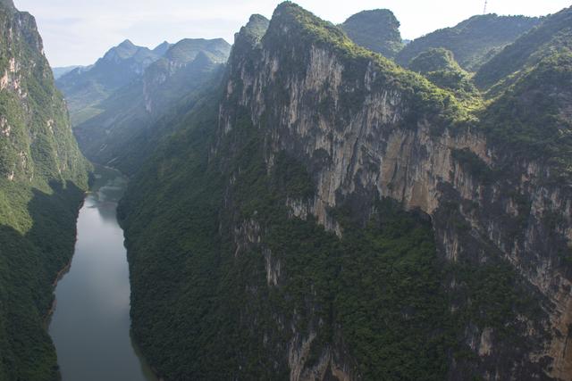 贵州最美的公路介绍，壮美的贵州遵义大发渠特大桥
