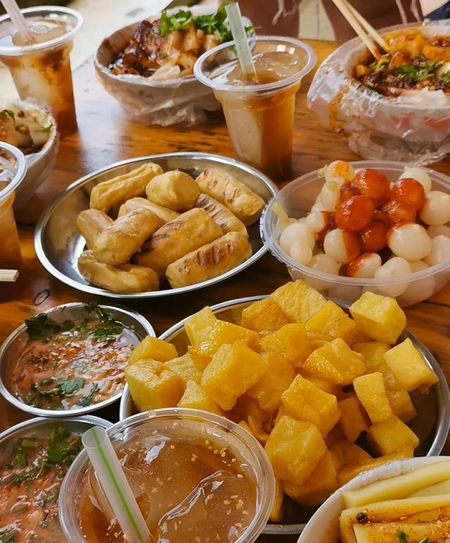 云南十八怪美食，云南最难忘的十道美食（云南十八怪之牛奶做成片片卖）