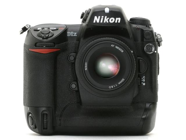 尼康d100电池，数码单反编年史（单反型号年份尼康）