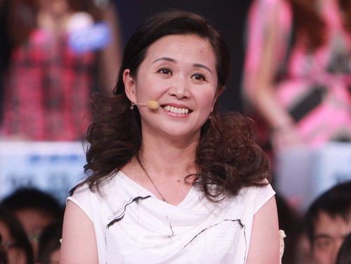 倒追老公恩爱30年，黄菡年轻时（倒追老公恩爱30年无绯闻）