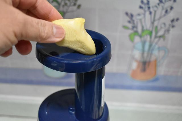 牛奶和姜汁怎么做甜品，夏天要多喝“姜撞奶”