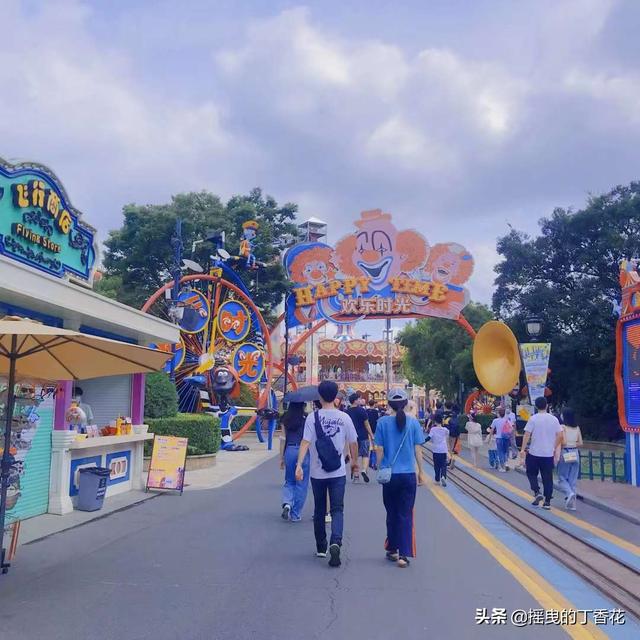 上海欢乐谷一日游，上海欢乐谷各项目游玩（旅游景点——上海欢乐谷）