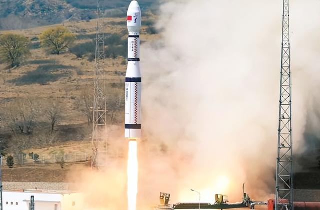 ufo巨型飞碟，石家庄曾经出现的巨型方形阴影