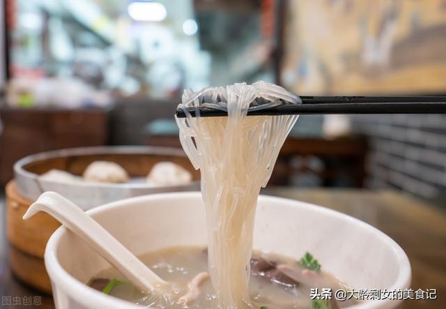 南京鸭血粉丝汤，南京鸭血粉丝汤的教程（省部级官员去南京大牌档）