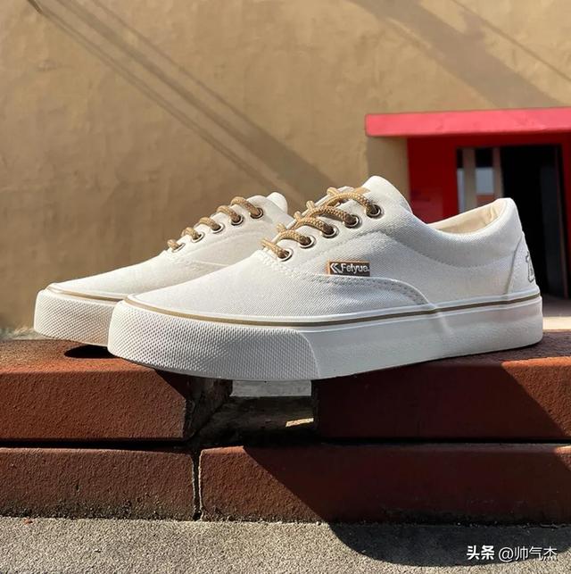 工装裤怎样搭配最好，工装裤的搭配建议