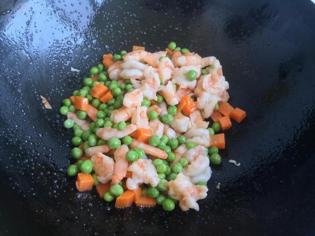 青豆虾仁的家庭做法，清淡爽口的夏季小菜