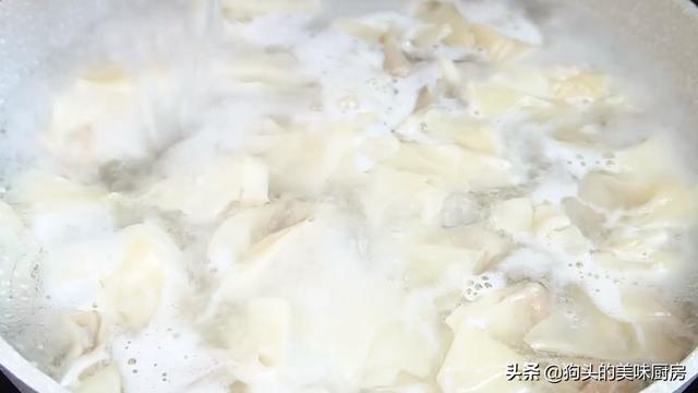 家常馄饨汤怎么调，馄饨汤怎样调制才鲜美（10年店主教你用开水调小馄饨汤）