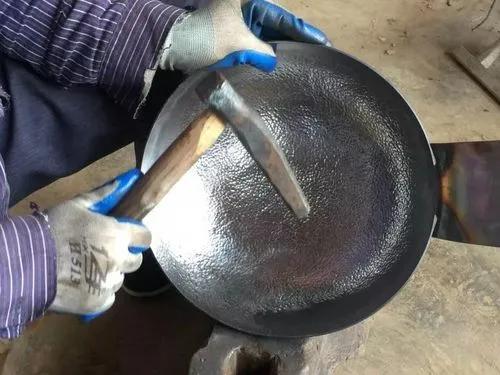 毒铁锅为何屡禁不止，炒菜用的铁锅用哪个比较安全呢