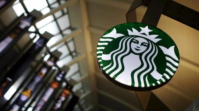 星巴克现任CEO，星巴克首位空降CEO