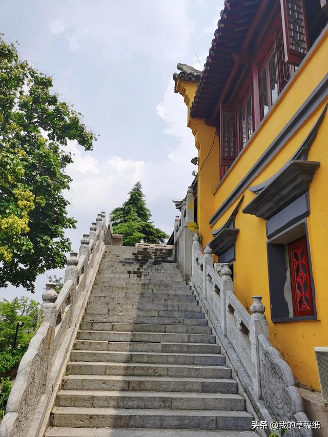 鸡鸣寺在哪个城市，古鸡鸣寺地点（天太热，南京鸡鸣寺的樱花开了）