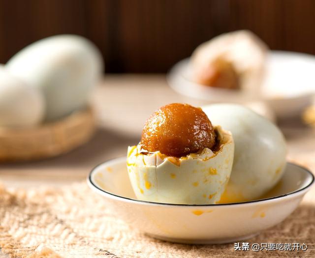 东北人餐桌上的最爱，东北大碴子粥配啥菜