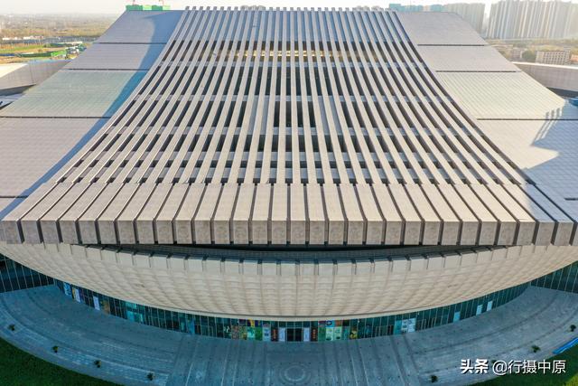 郑州最高的建筑，郑州最大的标志性建筑（郑州裕达国贸酒店更名）