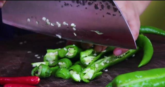红烧牛肉的做法最正宗的做法，难怪饭店的红烧肉那么好吃（饭店红烧肉最正宗的做法）