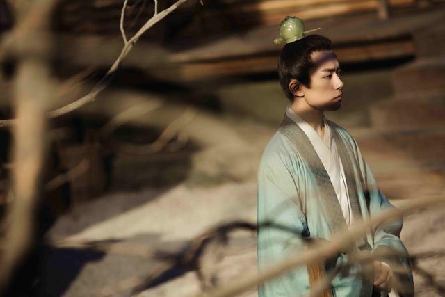 易烊千玺演技前辈评价，为什么说易烊千玺的演技好