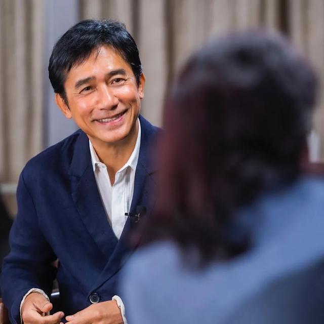 吴彦祖年轻时巅峰帅照，年轻时的吴彦祖到底有多帅（吴彦祖晒与成龙刘德华梁朝伟旧照）