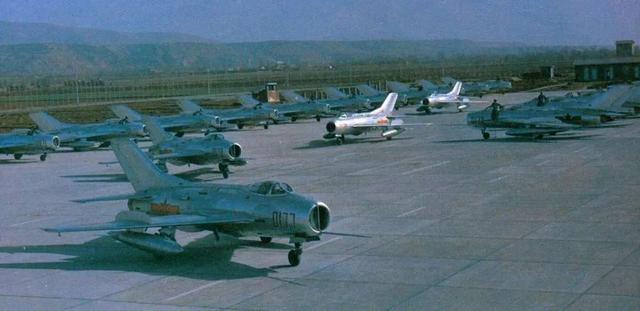 歼6最新资料介绍，歼-6亮相东南沿海