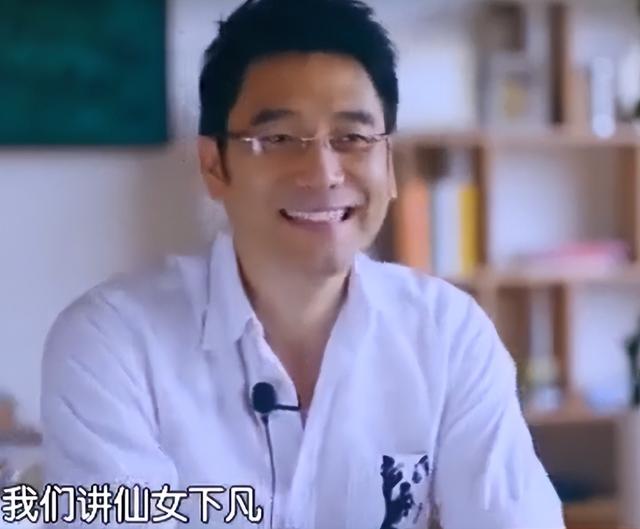 杨钰莹曾经红透半边天的一代天后，从甜歌天后到