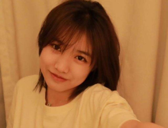 章子怡与小苹果感情亲密，章子怡带小苹果逛街被偶遇