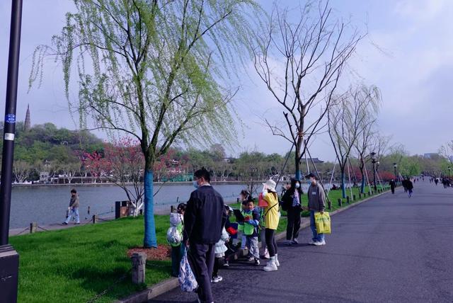 杭州西湖之白堤，“白堤”名出白居易