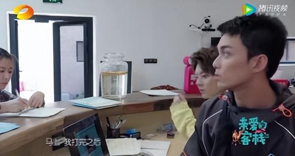 林心如周杰吃瓜，林心如：控诉周杰强吻